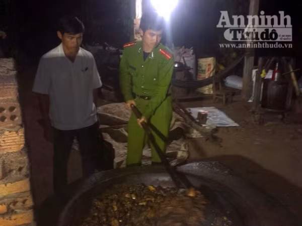 Phát hiện cơ sở sản xuất mỡ động vật bẩn, thu giữ 2 tấn ảnh 1