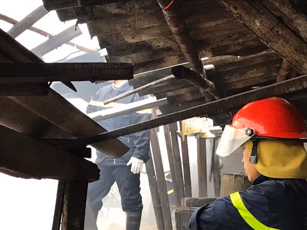 Cháu bé đun cám, bất cẩn gây cháy trại chăn nuôi lợn? ảnh 4 Cháu bé đun cám, bất cẩn gây cháy trại chăn nuôi lợn? ảnh 4