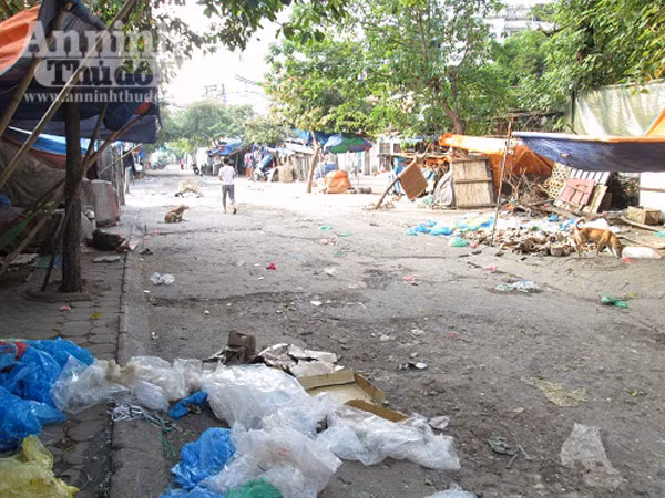 Kiếp không nhà và những người đàn bà nghèo… hút thuốc ảnh 1