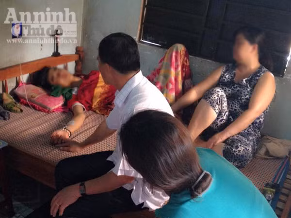 Giận bố mẹ đánh chửi nhau, con trai uống thuốc diệt cỏ tự tử ảnh 1