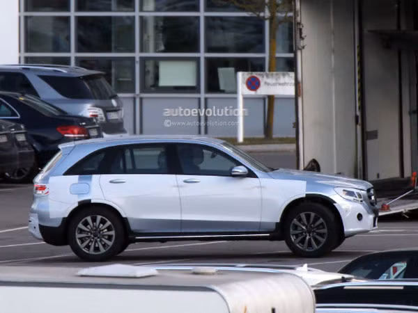 Mercedes-Benz GLC 2016 hé lộ những hình ảnh đầu tiên ảnh 1