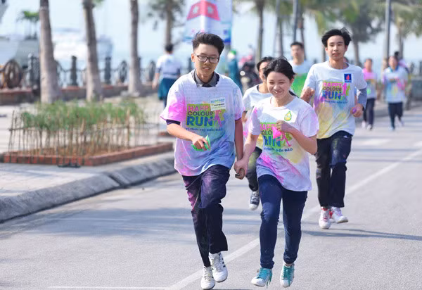 Hạ Long rực rỡ sắc màu “Vì tình yêu biển đảo“ ảnh 5