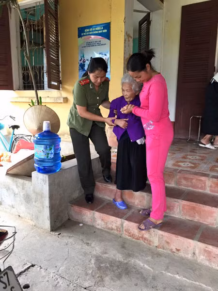 Mang niềm vui tới những miền xa ảnh 2