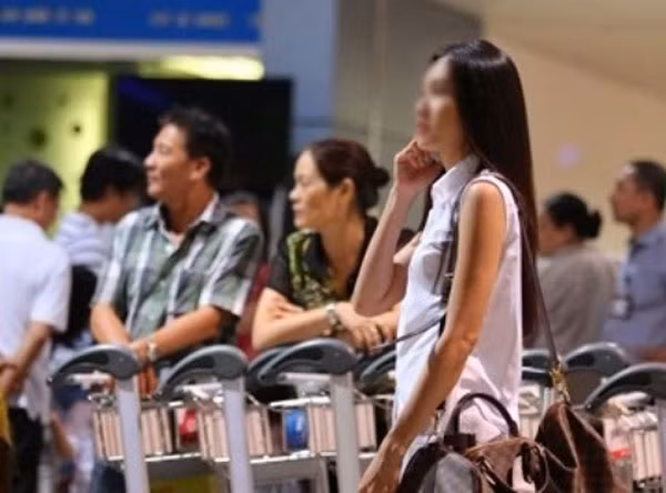 Nhiều khách nữ Việt Nam nhập cảnh vào Singapore bị gây khó khăn ảnh 1
