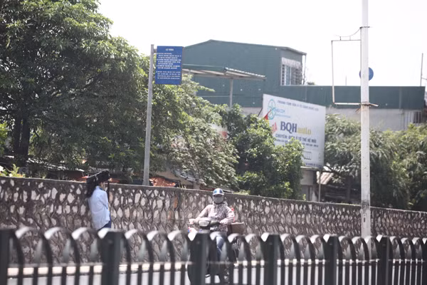 Sợ như…đợi xe buýt giữa nắng trưa ảnh 9
