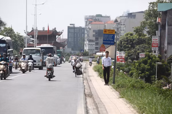 Sợ như…đợi xe buýt giữa nắng trưa ảnh 10