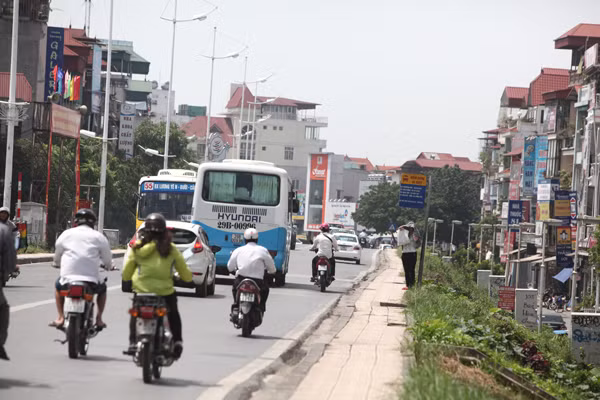 Sợ như…đợi xe buýt giữa nắng trưa ảnh 4