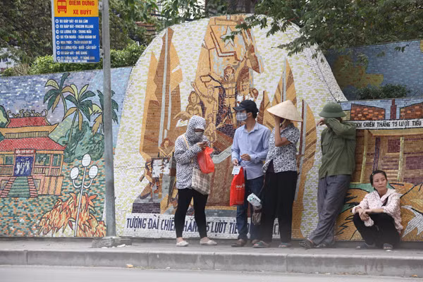 Sợ như…đợi xe buýt giữa nắng trưa ảnh 6