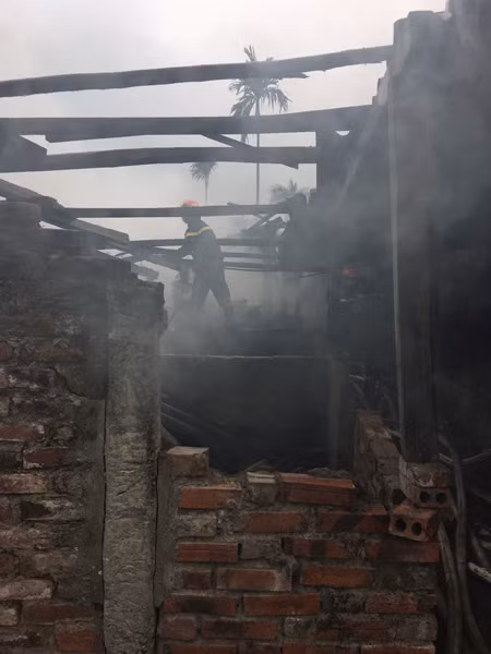 Cháu bé đun cám, bất cẩn gây cháy trại chăn nuôi lợn? ảnh 7 Cháu bé đun cám, bất cẩn gây cháy trại chăn nuôi lợn? ảnh 7