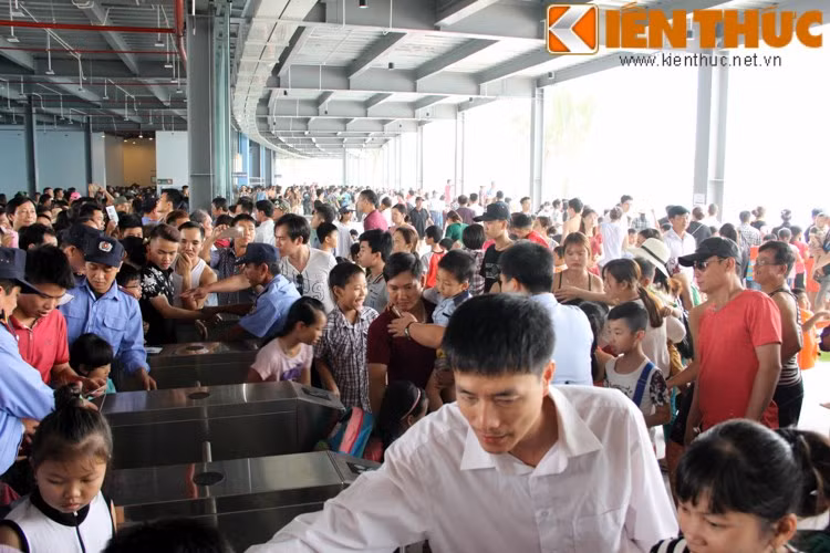 Toàn cảnh các điểm du lịch trên rừng dưới biển "thất thủ" dịp này ảnh 14