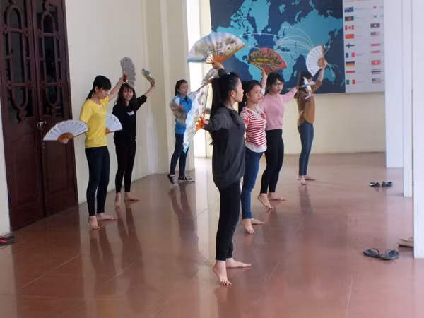 Sinh viên Hà Nội Mãi mãi tri ân các thầy giáo, cô giáo kính yêu ảnh 6