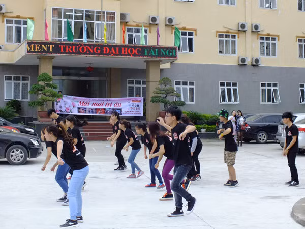 Sinh viên Hà Nội Mãi mãi tri ân các thầy giáo, cô giáo kính yêu ảnh 4