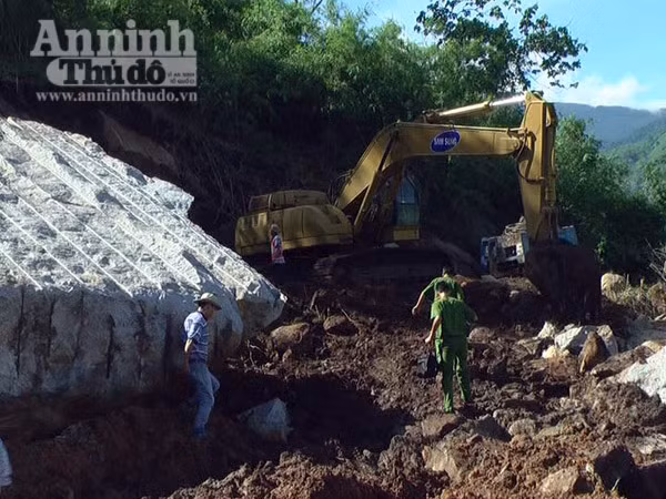 Sập mỏ đá granit, 4 người thương vong ảnh 1
