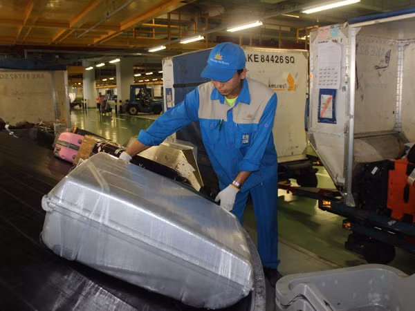 Không để hành khách đi máy bay bị mất cắp hành lý ảnh 1