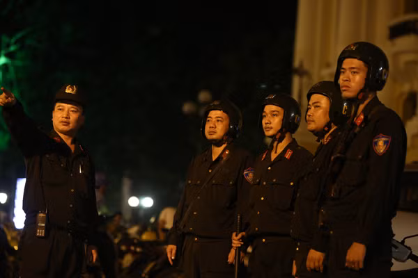 Vui tết Độc Lập trong ánh đèn lung linh ảnh 16