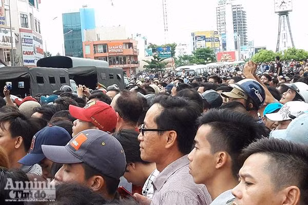 Người dân TP.HCM háo hức đón Tổng thống Mỹ Obama thăm chùa Ngọc Hoàng ảnh 1 Người dân TP.HCM háo hức đón Tổng thống Mỹ Obama thăm chùa Ngọc Hoàng ảnh 1