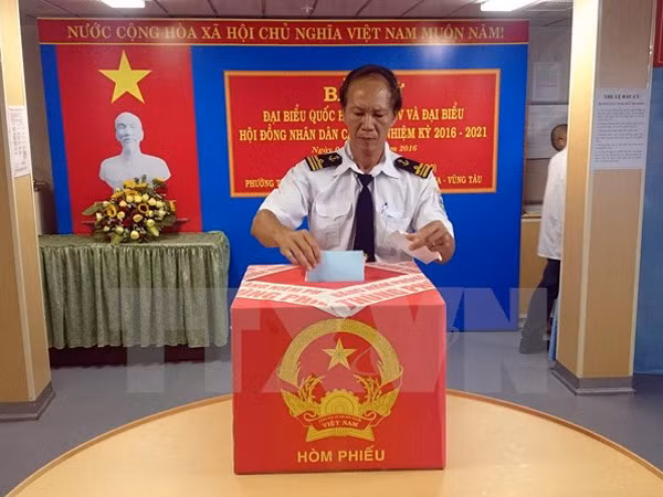 Tổ chức bầu cử sớm cho công nhân, kỹ sư trên tàu, giàn khoan ảnh 1