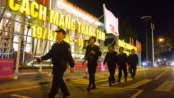 Vui tết Độc Lập trong ánh đèn lung linh ảnh 17