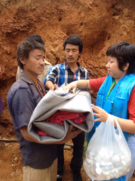 Ấm tình người Việt ở Nepal, sau trận động đất kinh hoàng ảnh 4