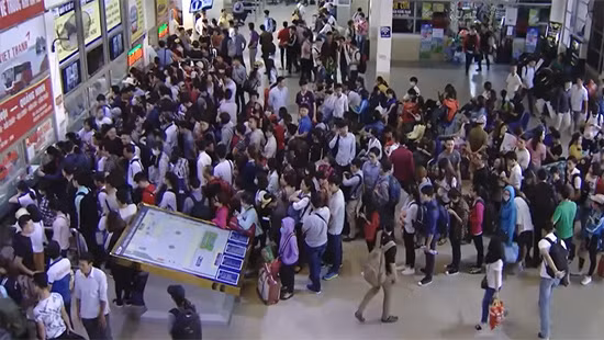 Toàn cảnh các điểm du lịch trên rừng dưới biển "thất thủ" dịp này ảnh 2