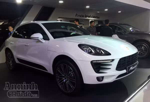 "Xế sang" nhập khẩu hội tụ, cuốn hút người dân Thủ đô ảnh 5
