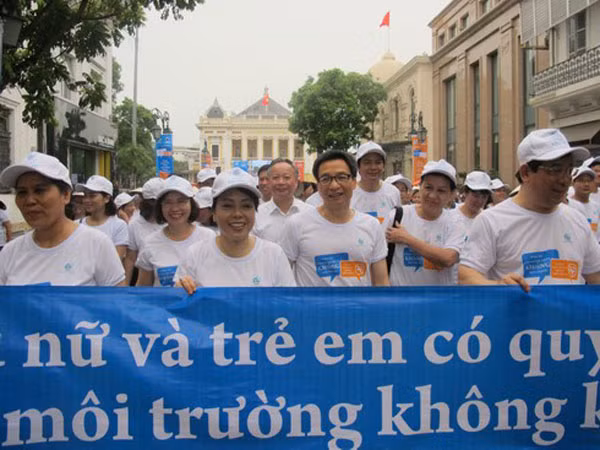 Đi bộ vì môi trường không khói thuốc ảnh 1