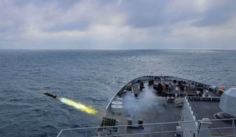 Tàu chiến Trung Quốc trong một cuộc tập trận ở Biển Đông Tàu chiến Trung Quốc trong một cuộc tập trận ở Biển Đông