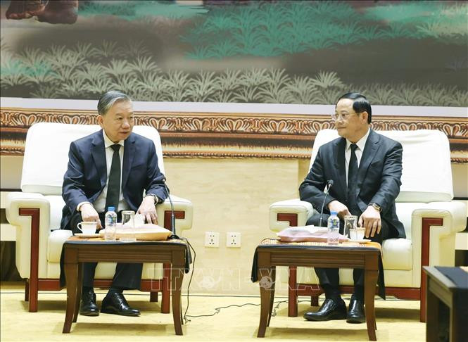 Tổng Bí thư Tô Lâm gặp Thủ tướng Lào Sonexay Siphandone. Ảnh: Thống Nhất/TTXVN