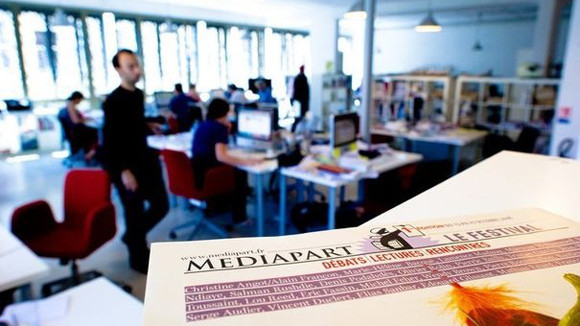 Thành công nhờ... bê bối ảnh 1