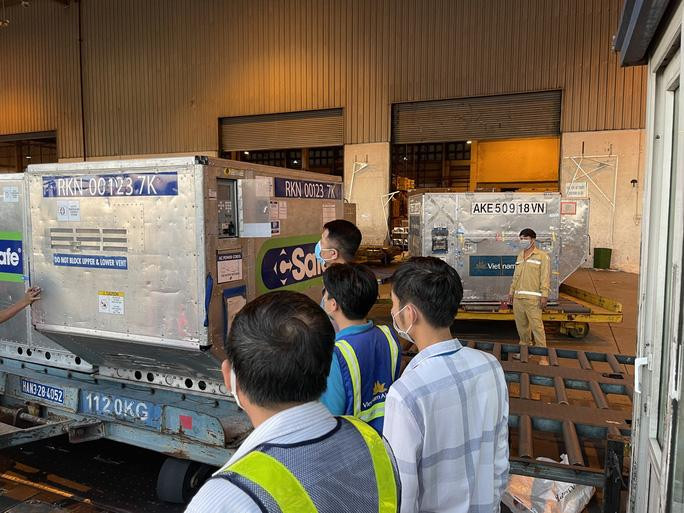 Một triệu liều vaccine phòng Covid-19 do Chính phủ Nhật Bản trao tặng được vận chuyển từ Nội Bài vào TP.HCM ngày 17-6 Một triệu liều vaccine phòng Covid-19 do Chính phủ Nhật Bản trao tặng được vận chuyển từ Nội Bài vào TP.HCM ngày 17-6