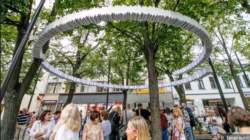 Đài tưởng niệm ông Jan ông Zwartendijk ở Kaunas Đài tưởng niệm ông Jan ông Zwartendijk ở Kaunas