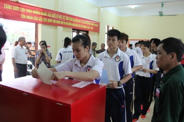 Công dân đủ 18 tuổi tính đến ngày bầu cử thì được xác định đủ tuổi đi bầu cử. Ảnh: Lam Thanh