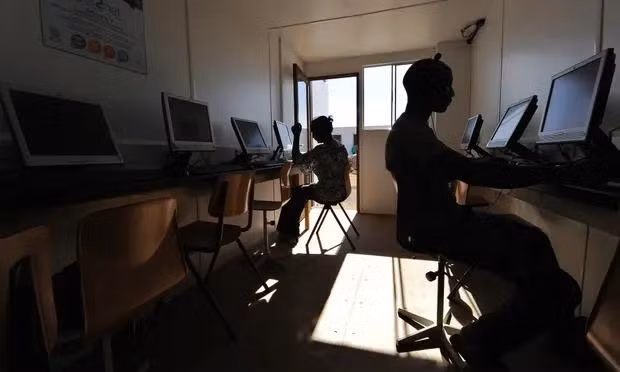 Các chuyên gia cho rằng, sự gia tăng tội phạm mạng ở châu Phi là do tốc độ sử dụng Internet tăng nhanh theo sau hậu quả của đại dịch Covid-19