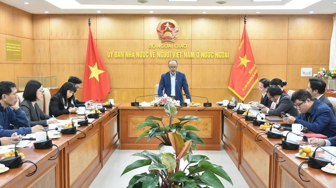 Tọa đàm “Thu hút nguồn lực tri thức người Việt Nam ở nước ngoài – Điểm nghẽn và giải pháp” được tổ chức nhằm phục vụ công tác tổng kết Nghị quyết 36-NQ/TW năm 2004 của Bộ Chính trị về công tác đối với người Việt Nam ở nước ngoài. (Ảnh: Ủy ban Nhà nước về người Việt Nam ở nước ngoài)