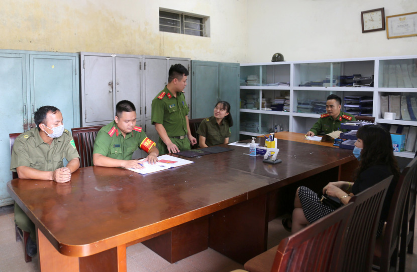 Các chi bộ Công an xã luôn tăng cường công tác giáo dục chính trị, tư tưởng để phát huy vai trò của đảng viên tại cơ sở (Trong ảnh Công an xã Tân Lập, huyện Đan Phượng giao ban triển khai công tác). Ảnh: NGỌC QUỲNH Các chi bộ Công an xã luôn tăng cường công tác giáo dục chính trị, tư tưởng để phát huy vai trò của đảng viên tại cơ sở (Trong ảnh Công an xã Tân Lập, huyện Đan Phượng giao ban triển khai công tác). Ảnh: NGỌC QUỲNH