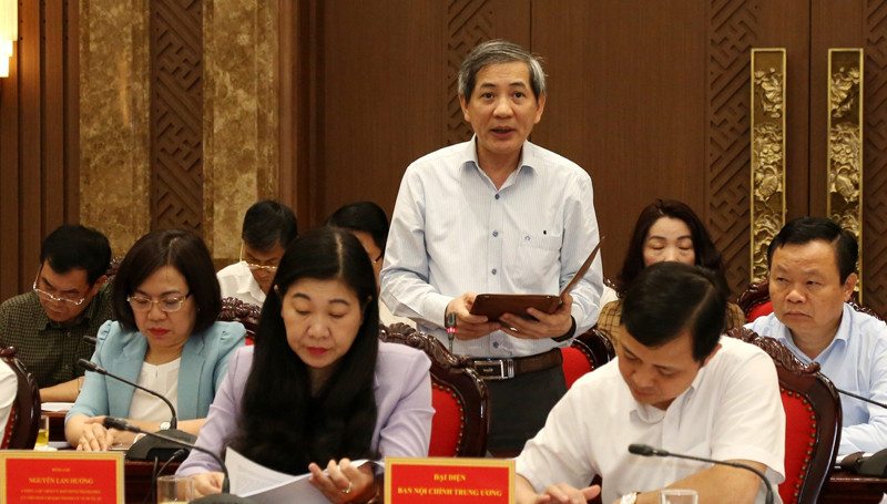 Bí thư Quận ủy Ba Đình Hoàng Minh Dũng Tiến phát biểu tham luận Bí thư Quận ủy Ba Đình Hoàng Minh Dũng Tiến phát biểu tham luận