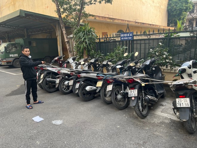 Đối tượng Nguyễn Văn Hoàn cùng số xe máy được xác định là tang vật của các vụ trộm cắp Đối tượng Nguyễn Văn Hoàn cùng số xe máy được xác định là tang vật của các vụ trộm cắp