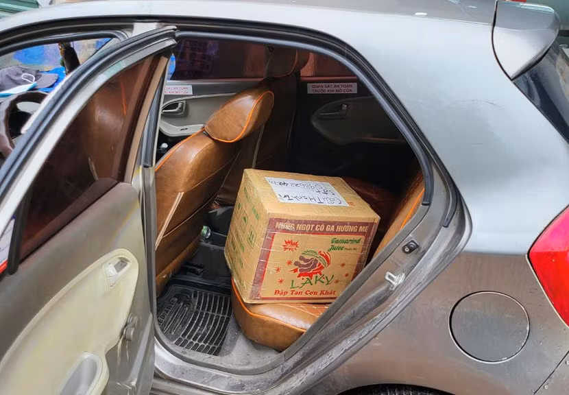 Chiếc xe taxi và thùng trâu khô bí ẩn