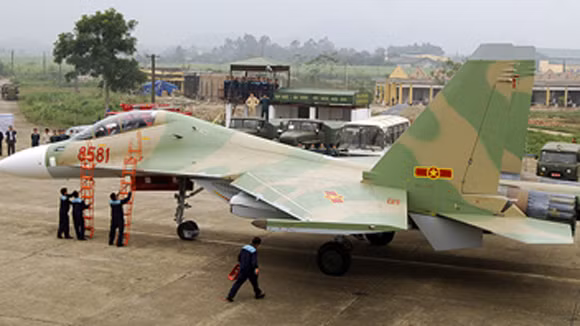 Nâng cao sức mạnh, bảo vệ vững chắc vùng trời Tổ quốc ảnh 3