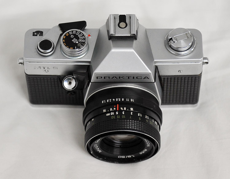 Máy ảnh Praktica của CHDC Đức những năm 1980 - 1990 rất được dân buôn ưa chuộng Máy ảnh Praktica của CHDC Đức những năm 1980 - 1990 rất được dân buôn ưa chuộng