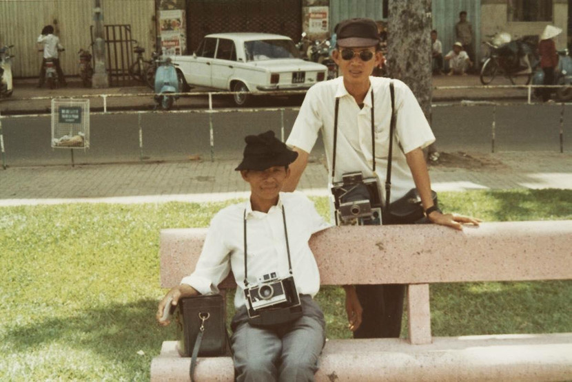 Thợ ảnh Sài Gòn những năm 1980 rất chuộng sử dụng vật tư, thiết bị ngành ảnh của các nước XHCN được chuyển từ Hà Nội vào Thợ ảnh Sài Gòn những năm 1980 rất chuộng sử dụng vật tư, thiết bị ngành ảnh của các nước XHCN được chuyển từ Hà Nội vào