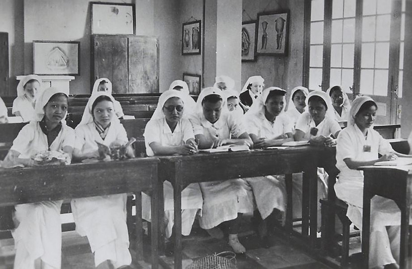 Lớp học của các nữ hộ sinh Hà Nội năm 1935 Lớp học của các nữ hộ sinh Hà Nội năm 1935