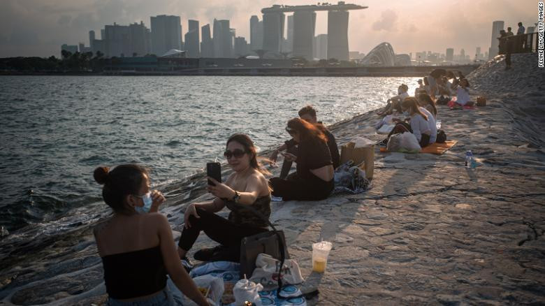 Singapore và nhiều nước đang sẵn sàng “sống chung với Covid-19”