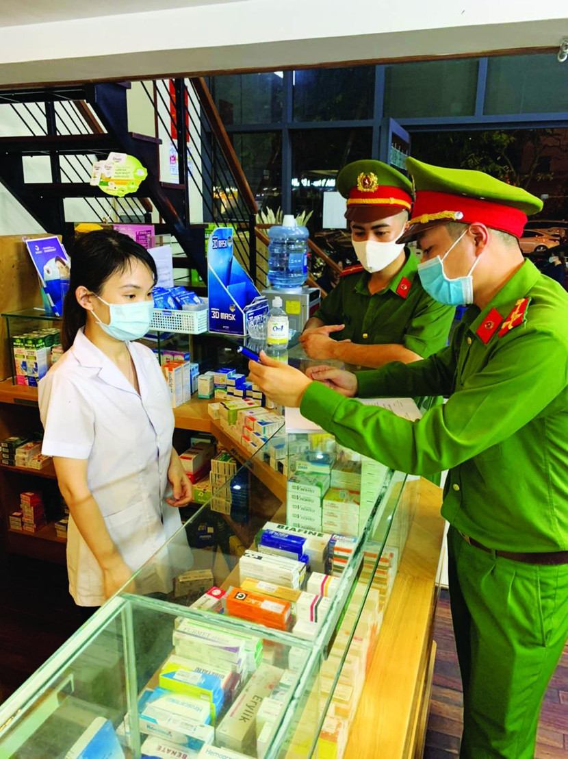 CATP Hà Nội tăng cường kiểm tra, hướng dẫn các cơ sở kinh doanh tân dược chấp hành quy định pháp luật