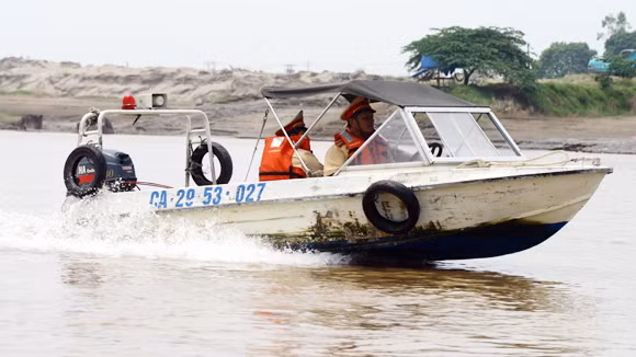 Kiểm soát chặt chẽ an toàn phương tiện thủy ảnh 1