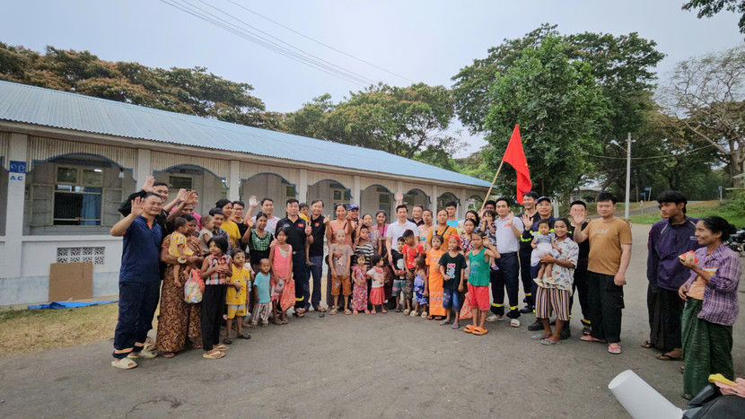 Đoàn CNCH Bộ Công an Việt Nam chia tay người dân Myanmar