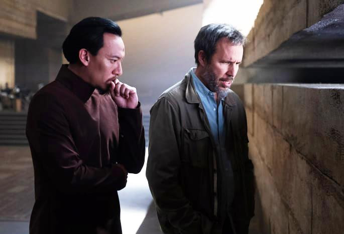Trương Chấn và đạo diễn Denis Villeneuve khi quay phim “Dune” Trương Chấn và đạo diễn Denis Villeneuve khi quay phim “Dune”