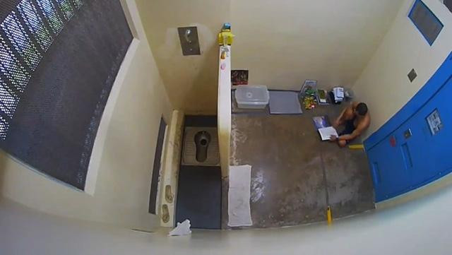 Mỗi phòng giam đều có camera quan sát toàn bộ Mỗi phòng giam đều có camera quan sát toàn bộ