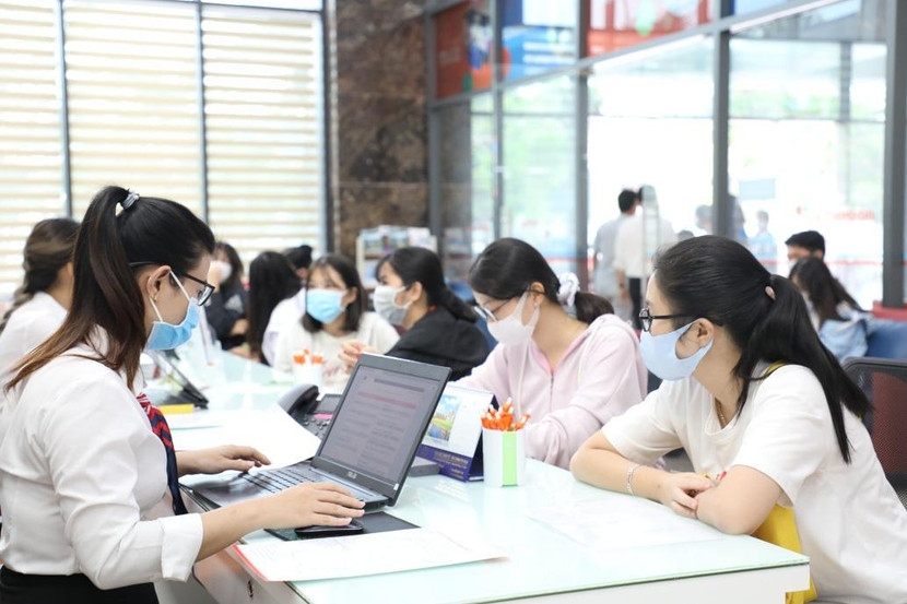 Người lao động chỉ có thể được nhận vào làm việc thông qua người sử dụng lao động (Ảnh minh họa)