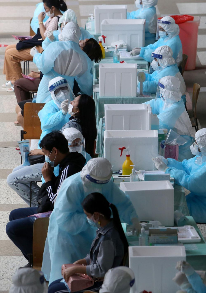Xét nghiệm Covid-19 tại một trung tâm y tế ở quận Ding Daeng, Bangkoko